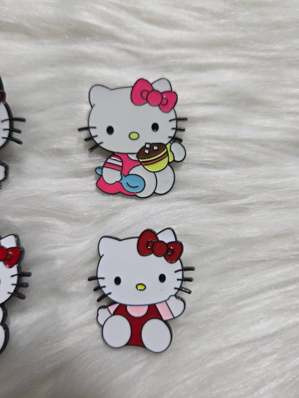 Hello Kitty Pin Set - Picture 6 of 6